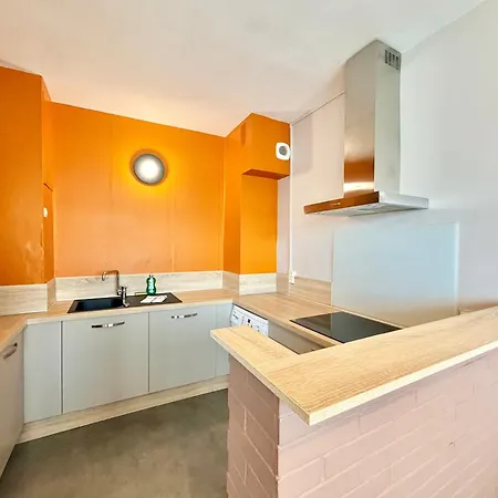 Appartement Grand T2 Industriel Lumineux & Calme - Proche Esa *