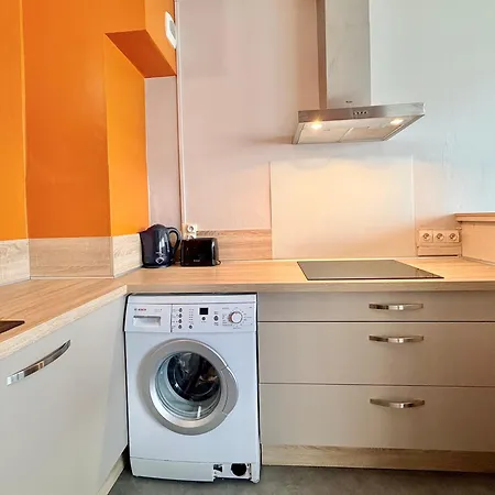 Grand T2 Industriel Lumineux & Calme - Proche Esa Apartmán *