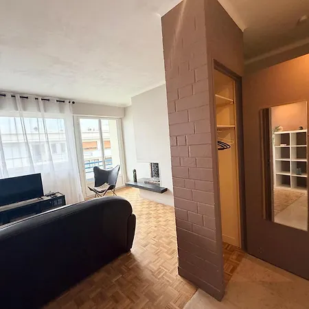 Grand T2 Industriel Lumineux & Calme - Proche Esa Apartment *