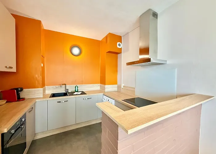 Appartement Grand T2 Industriel Lumineux & Calme - Proche Esa *