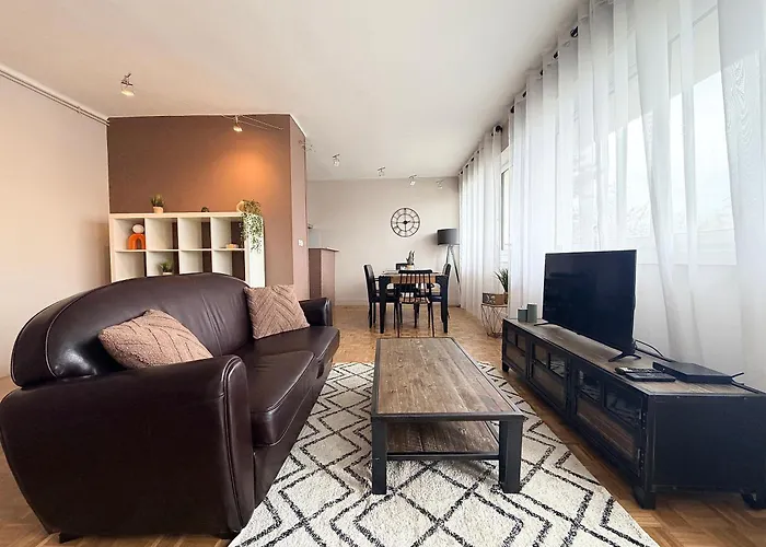 Appartement Grand T2 Industriel Lumineux & Calme - Proche Esa *