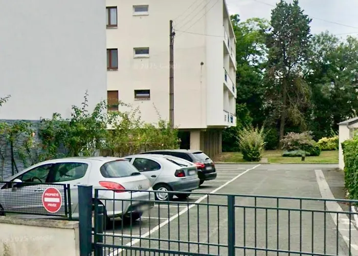 Grand T2 Industriel Lumineux & Calme - Proche Esa